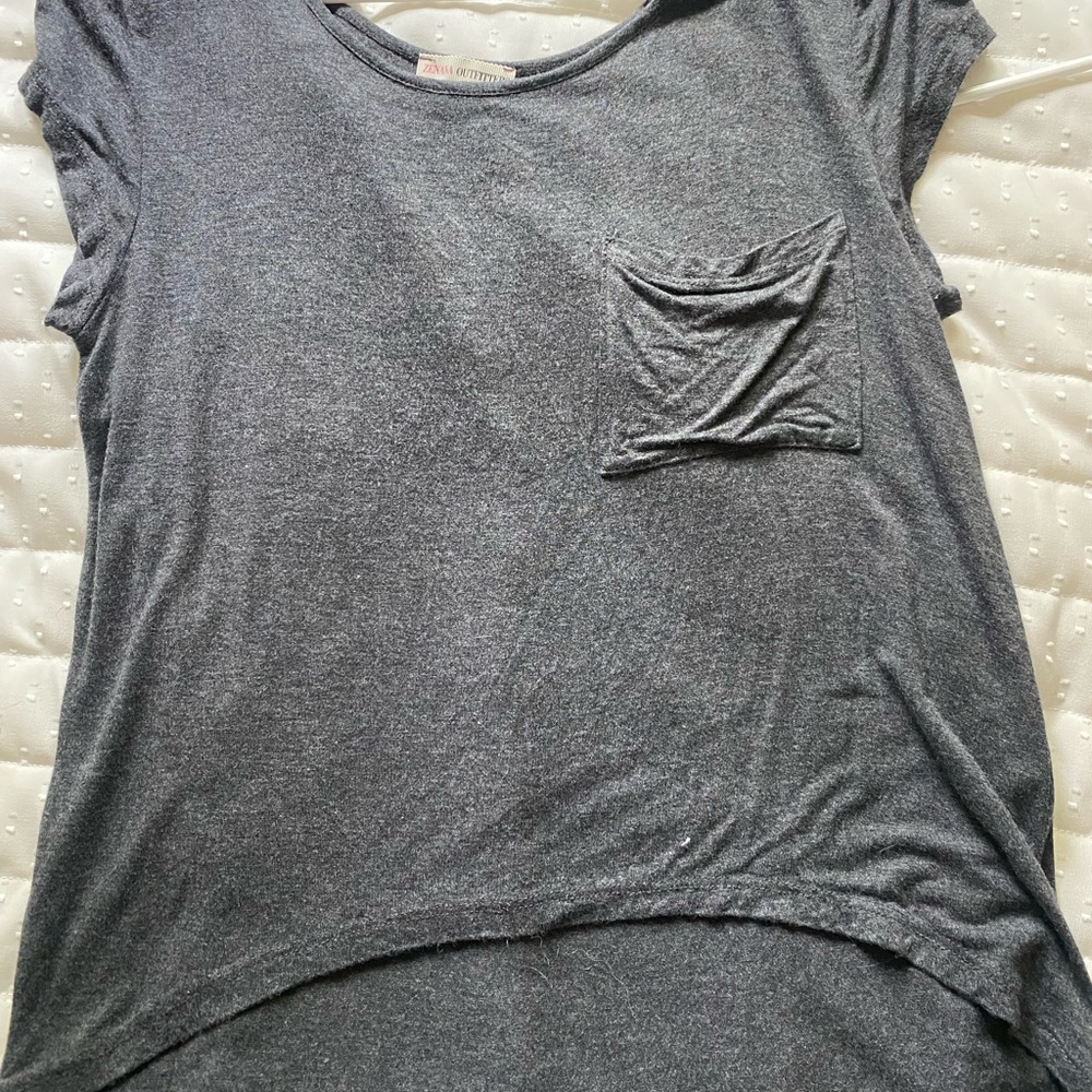 cropped tshirt.